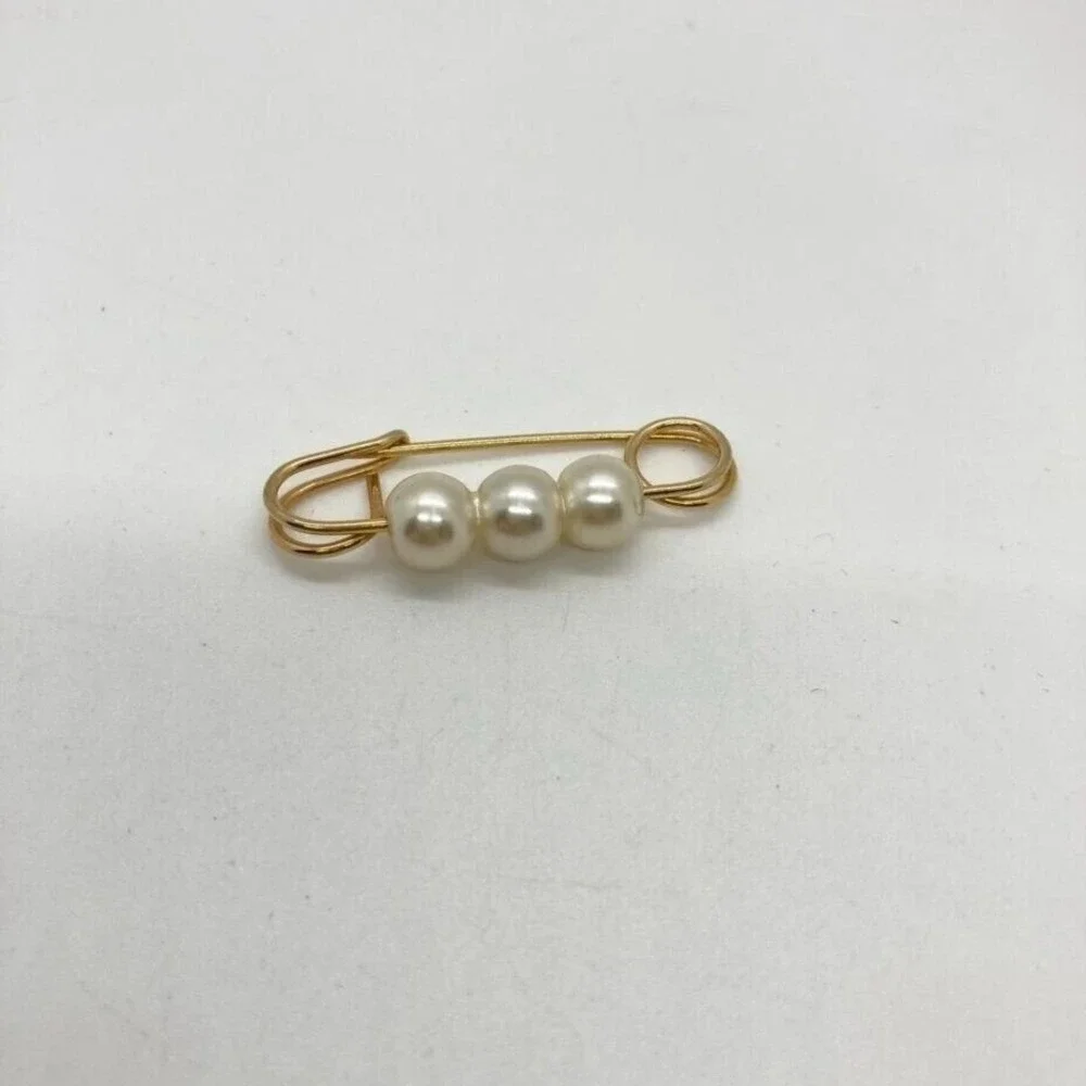 Elegant Gold Tone Safety Pin Brooch with Three‎ Faux Pearls Fashion Jewelry Pin